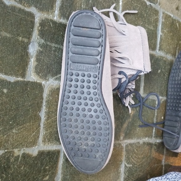 Minnetonka fringe moccasin booties size 5 - Picture 3 of 4